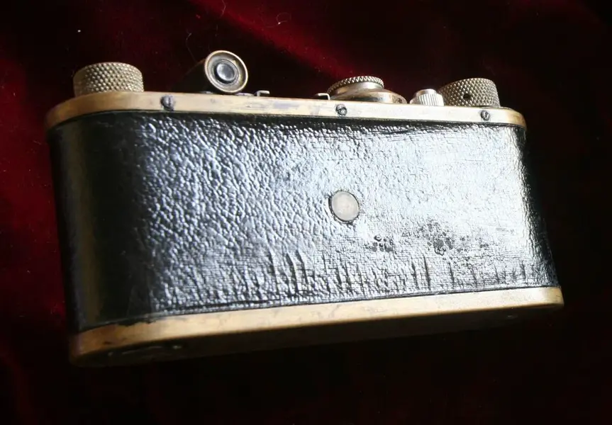 Leica 1 back web.webp