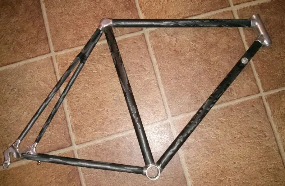 Stripped Vitus Carbone.webp