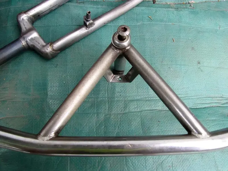 handle bar rust removal.webp