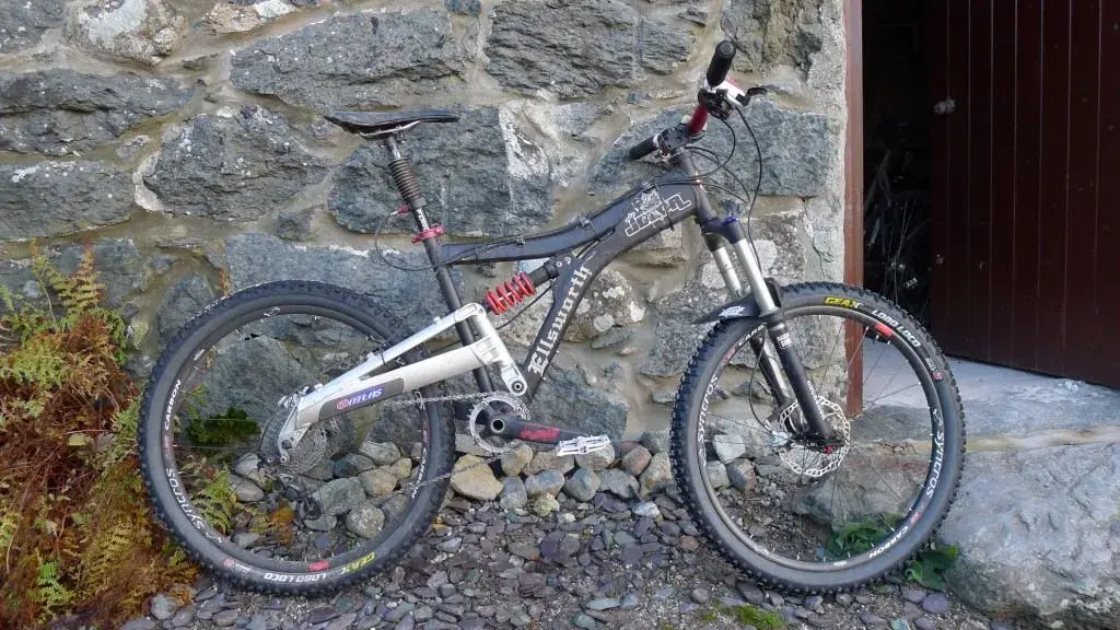 ellsworth_xtr_carbon 001.webp