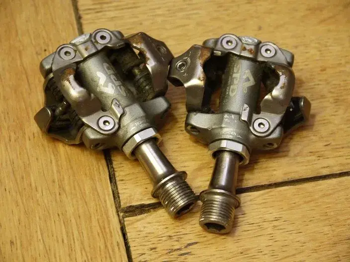 XTR M959 pedals.webp