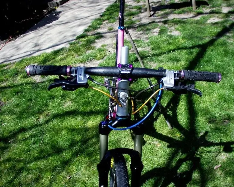 Yeti-AS-R-SL-Pro-XC Pink Carbon SLK Stem Zues Bars X9 Carbon Shifters.webp