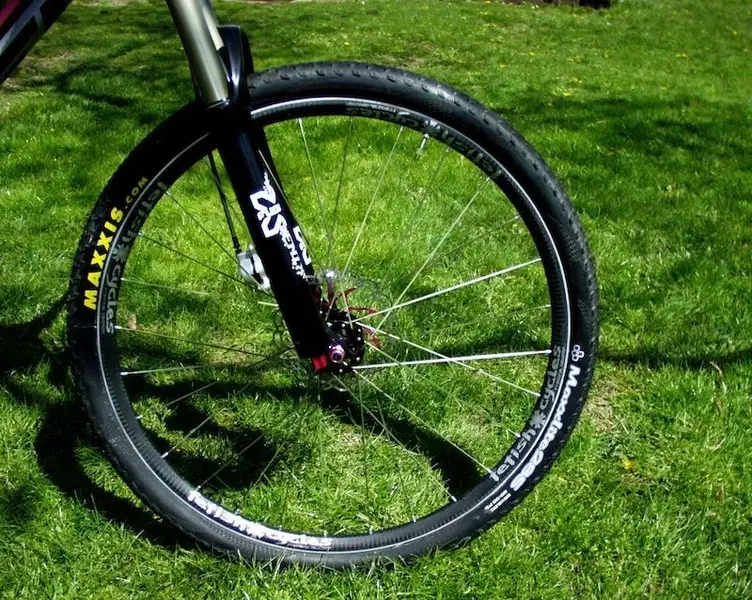 Yeti-AS-R-SL-Pro-XC Fetish Carbon Rims & Hubs Maxxiss MaxxLite 285 Tires.webp