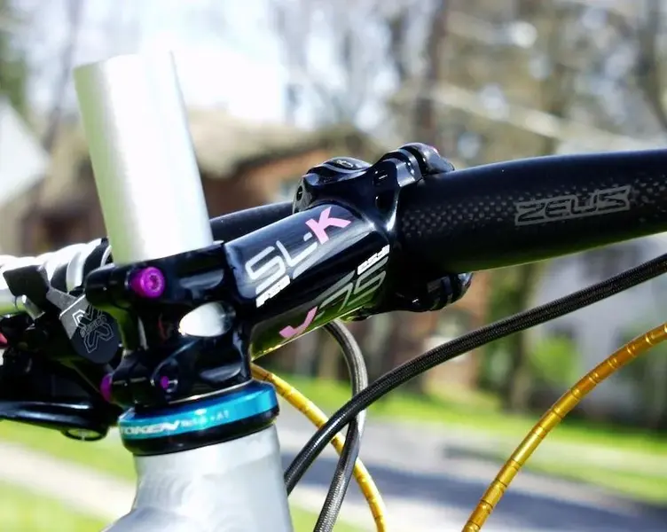 Yeti-AS-R-SL-Pro-XC Pink Carbon SLK Pink Carbon Stem & Carbon Zues Bar .webp