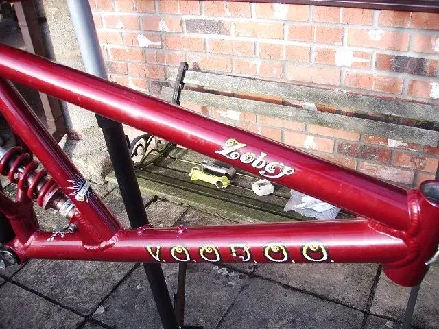 Voodoo C Tech Zoom 002.webp