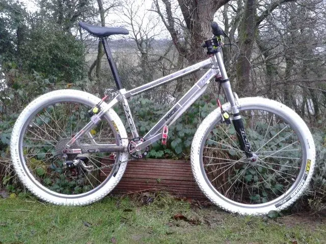 PACE RC250T with RC37 Forks.webp
