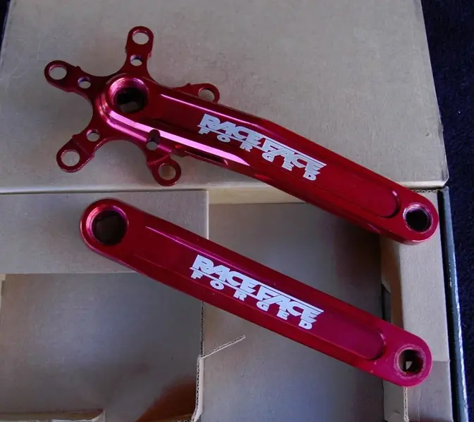 race face red cranks.webp