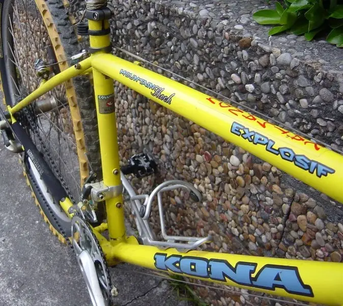 1996 Explosif in yellow.webp