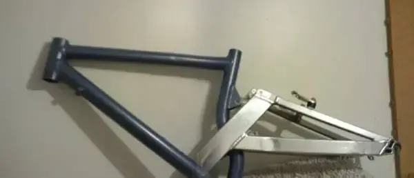 00N0N_7ypqEaAN085_600x450.webp