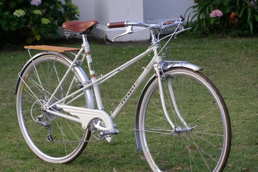 cream peugeot.webp