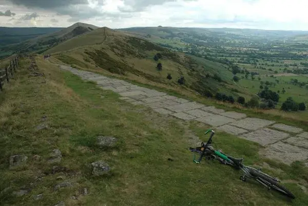 Hollins Cross approach from Mam Tor.webp