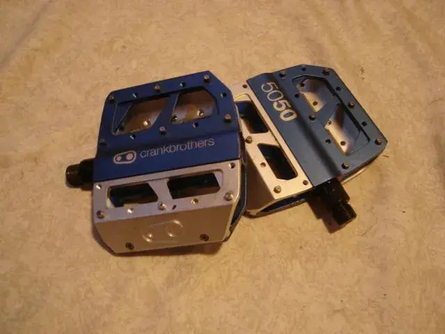 crank pedals.webp