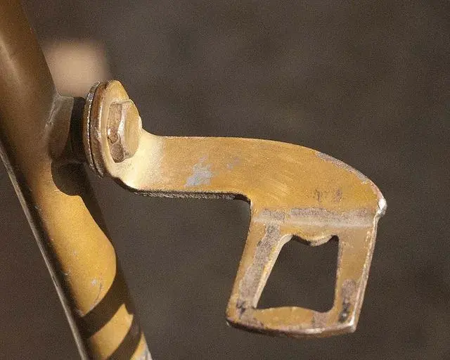 falcon lamp bracket.webp