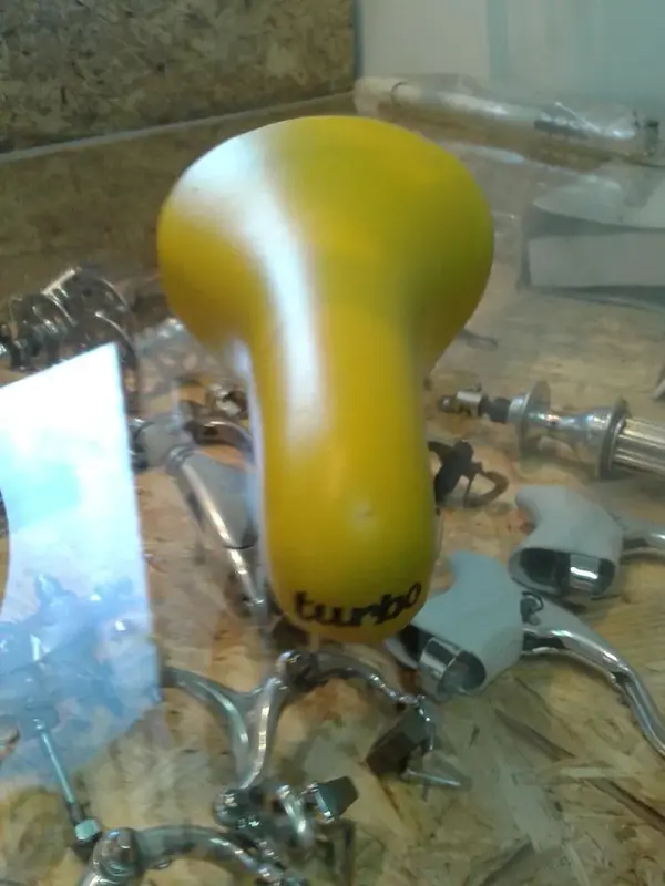 Turbo saddle yellow-155900.webp