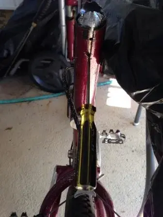 defiant-seatpost-4-compressed.webp