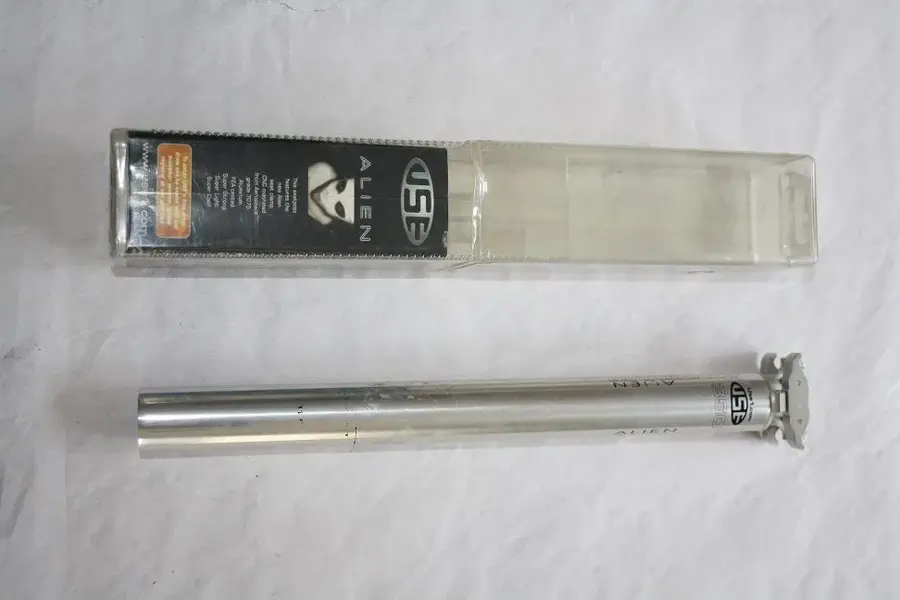 USE Alien seatpost.webp