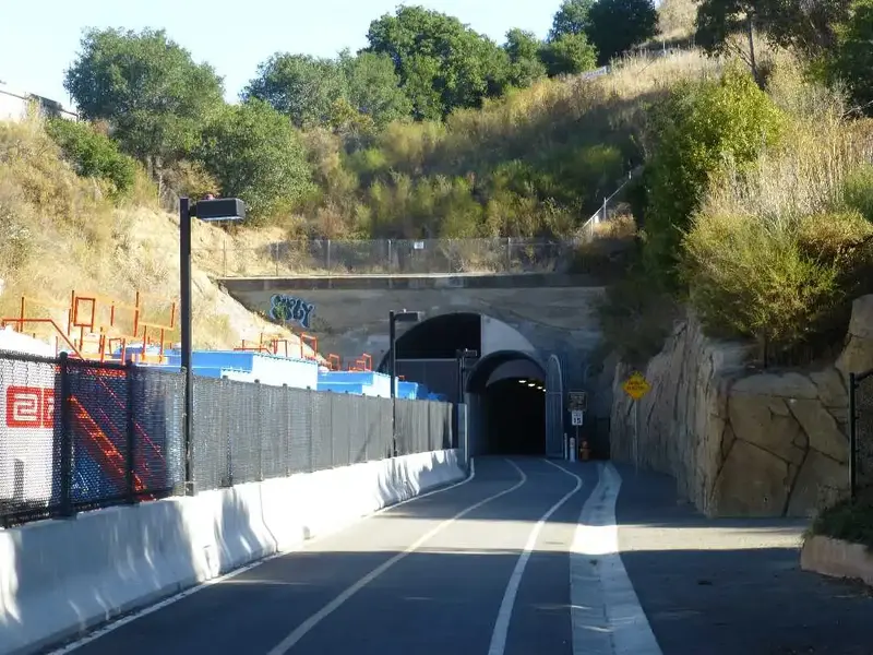 Tunnel.webp
