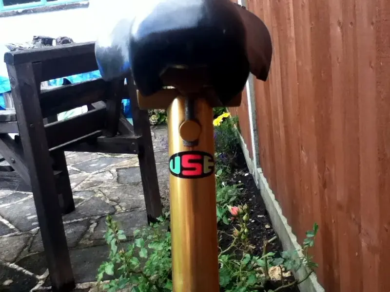 gold USE seatpost 2.webp