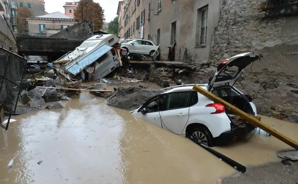 alluvione_genova_nel_fango_danni_ingenti.webp