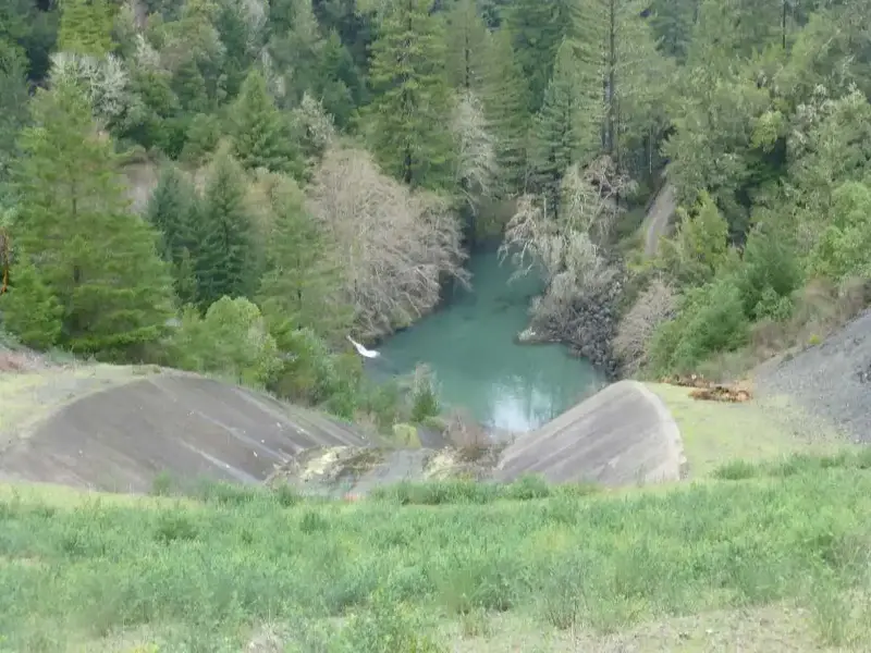 Kent Lake spillway.webp