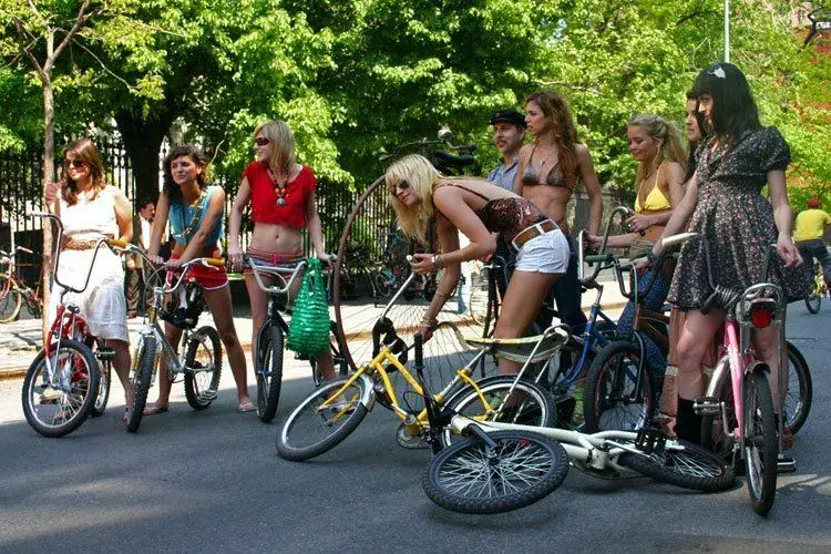 bicycle-film-festival-girl-posse.webp