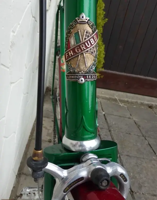 Freddie Grubb head tube badge crossed flags.webp