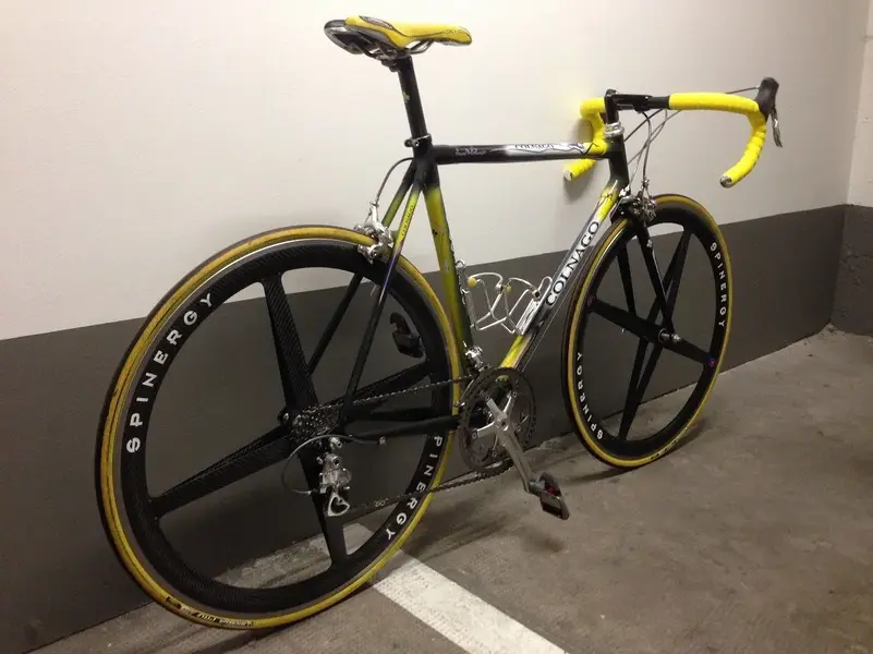 C40_Casino-AG2R_behind01_35pct.jpg
