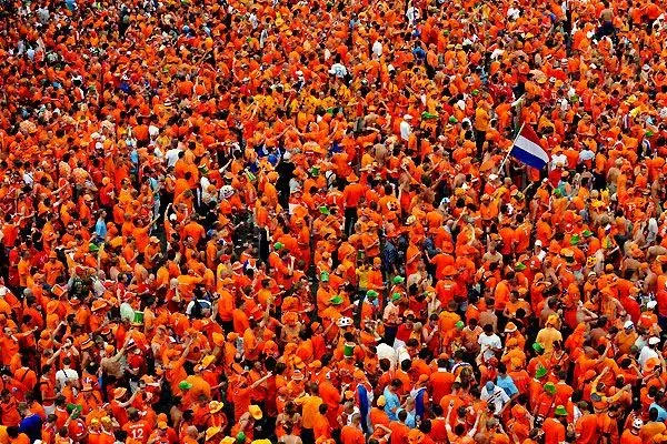 euro2008_holland_fans02.webp