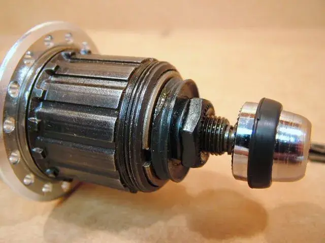 Suntour_MD_XC-Comp_7-Spd_Freehub_32H_06.webp