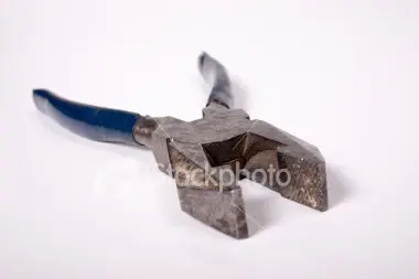 ist2_967624-old-pliers.webp