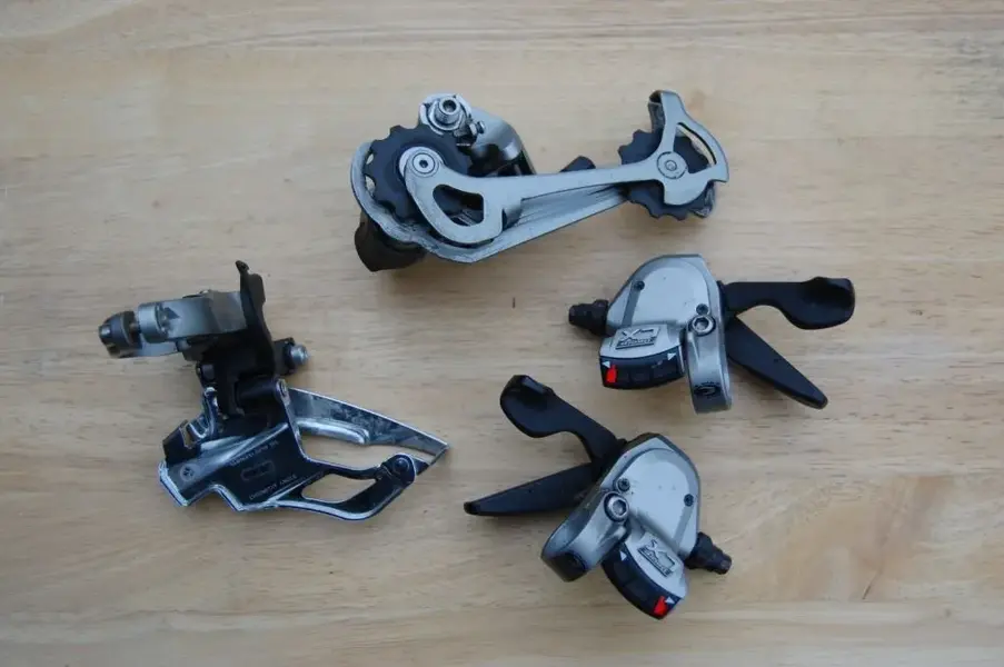 lx gears rear.webp