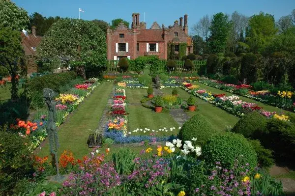 chenies 1.webp