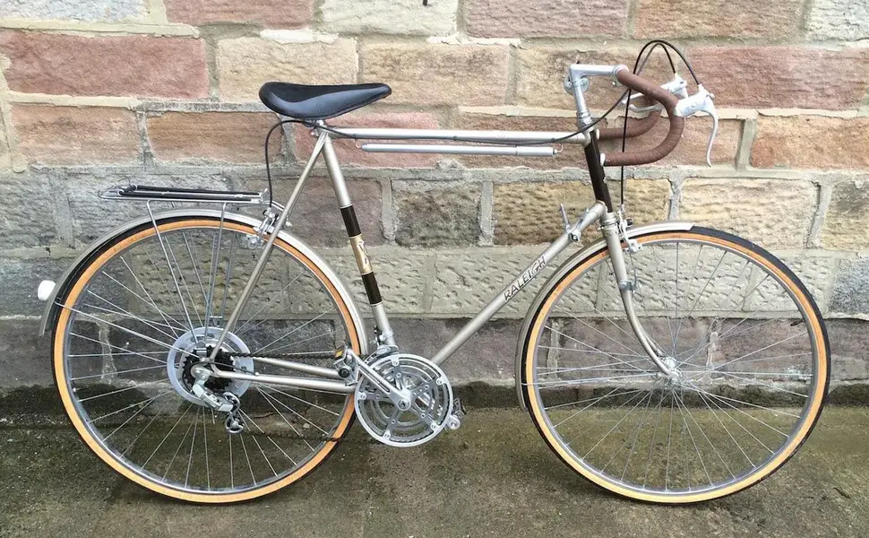 15-401 Raleigh Medale 10sp racer 01.webp