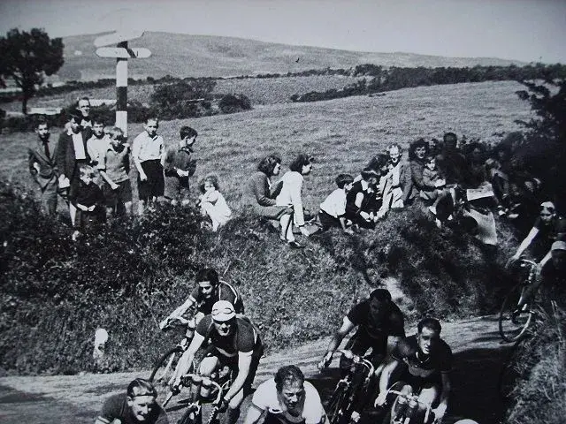 Interesting cycle race photo! 003.webp