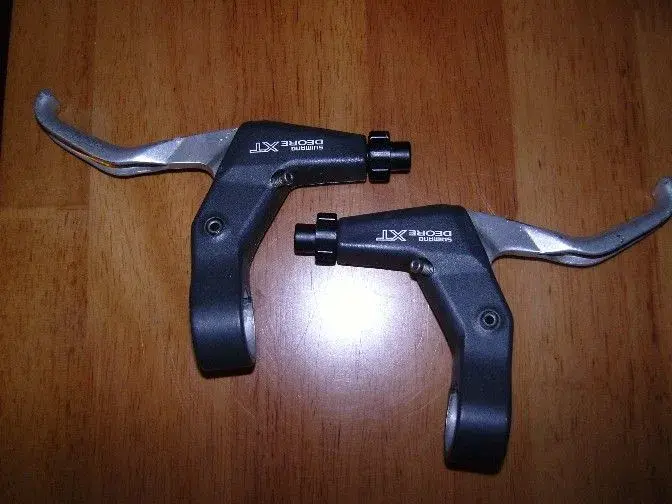 xtm739 levers.webp