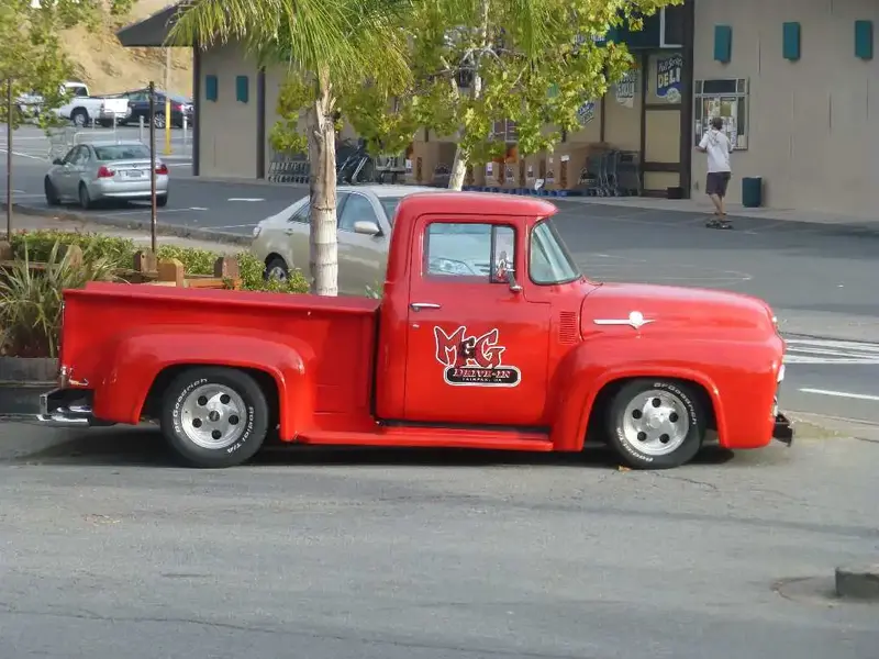 M&G's Burger joint truck.webp
