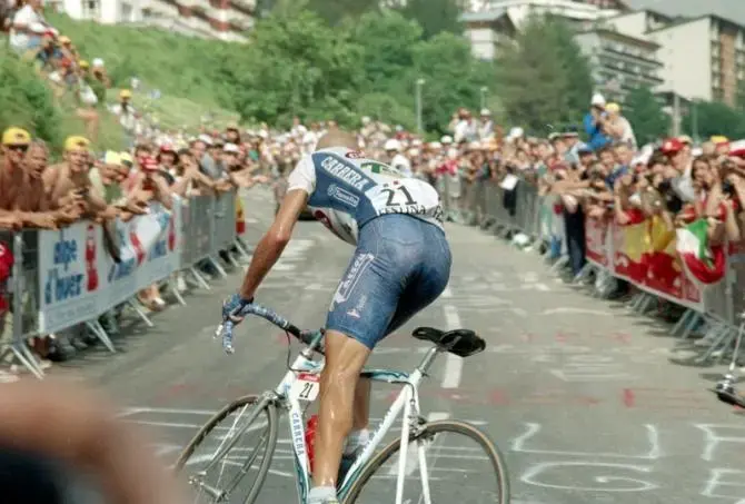 pantani-carrera-pai-bikery-torino.webp
