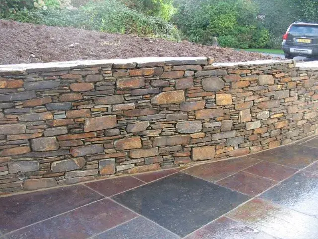 st just curved wall, humphreys 035.webp