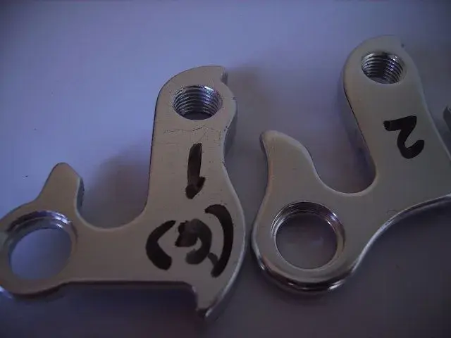 Rear hangers 005.webp