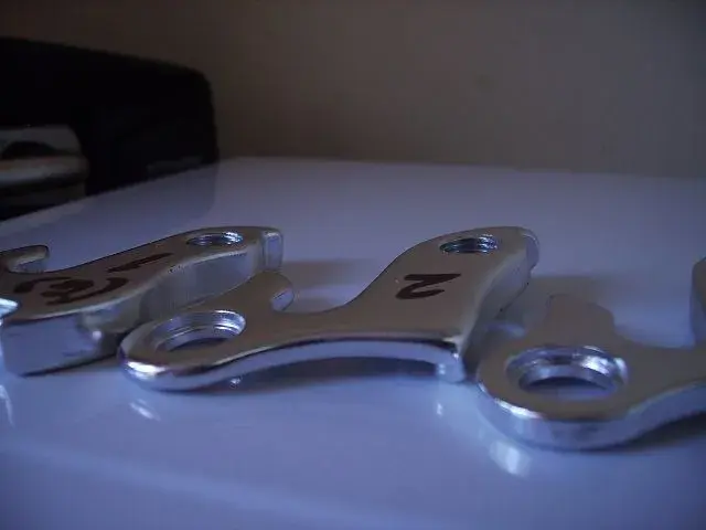 Rear hangers 004.webp