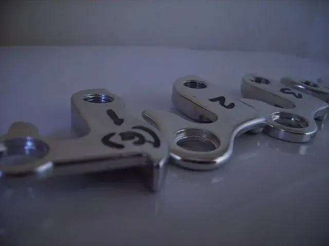 Rear hangers 003.webp