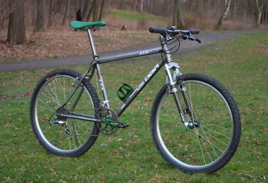 DBR Axis TT profil rechts small.webp