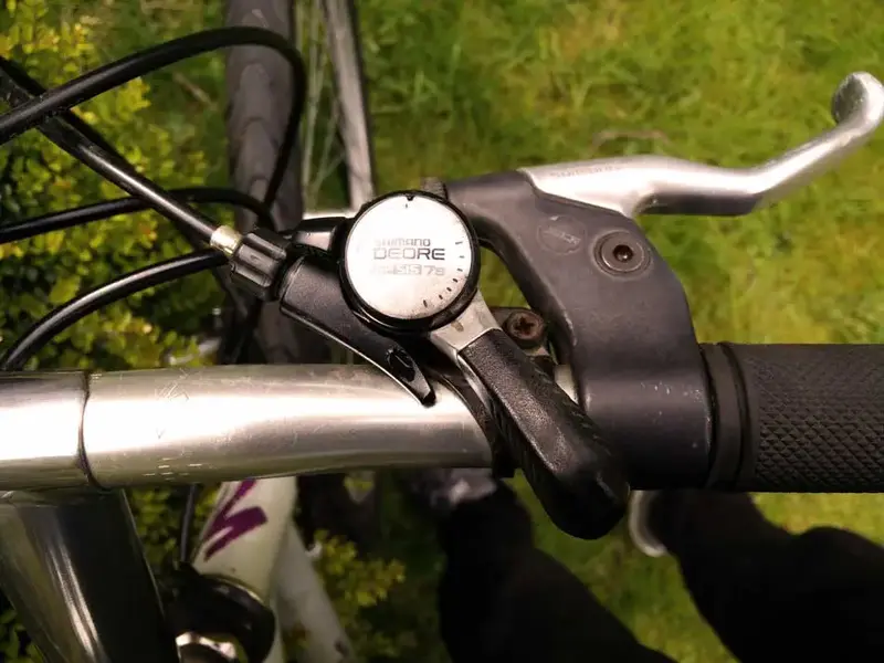 bike-thumb-gears.webp