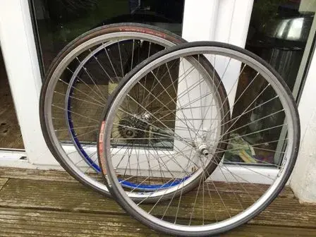 3 wheels+close.webp