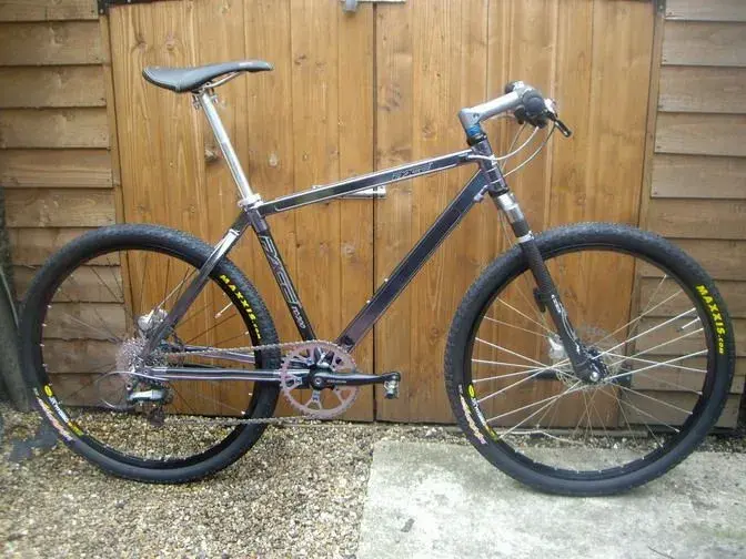 Pace RC300 light-bikes 4.webp
