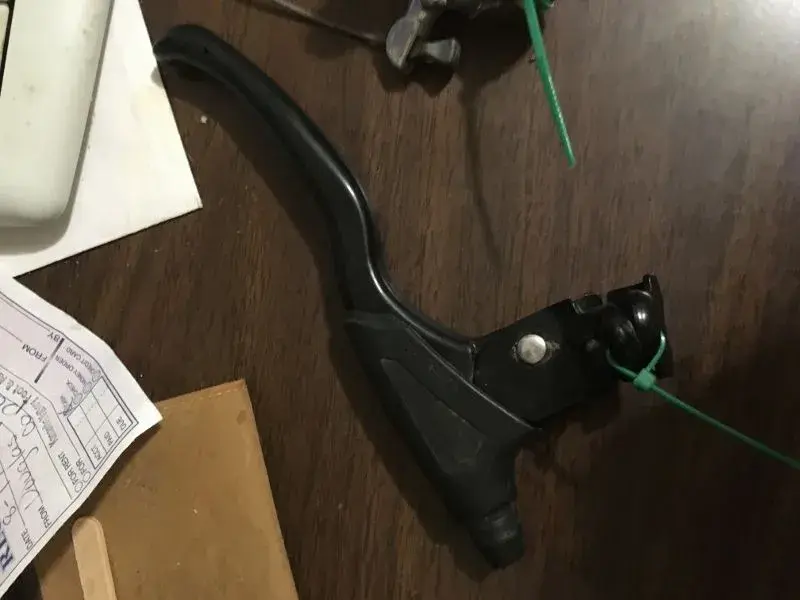 wheeler brake lever closer (800x600).webp