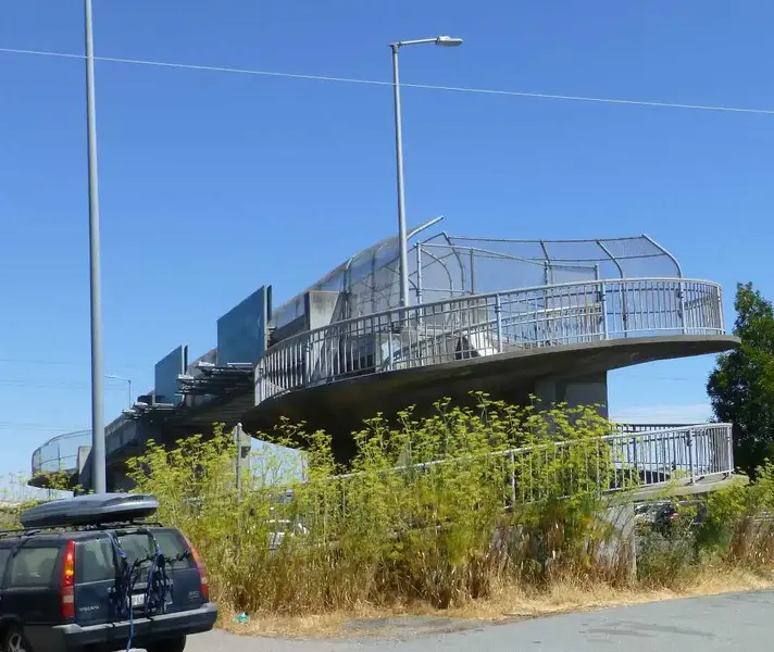 Curlicue overpass.webp