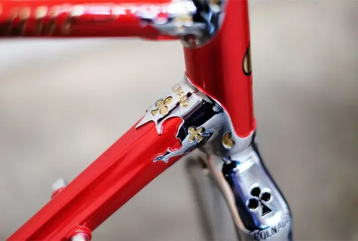 colnago-arabesque-head-red.webp