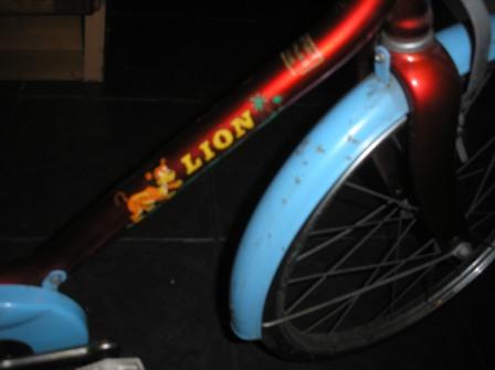 raleigh-lion-bike (2)s.JPG