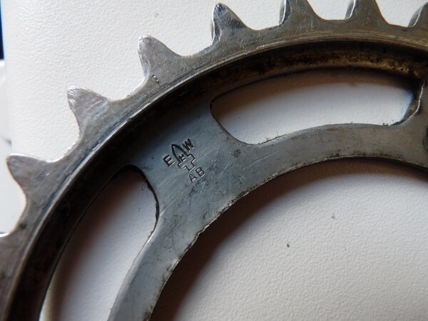Cogs and seat posts 004.JPG